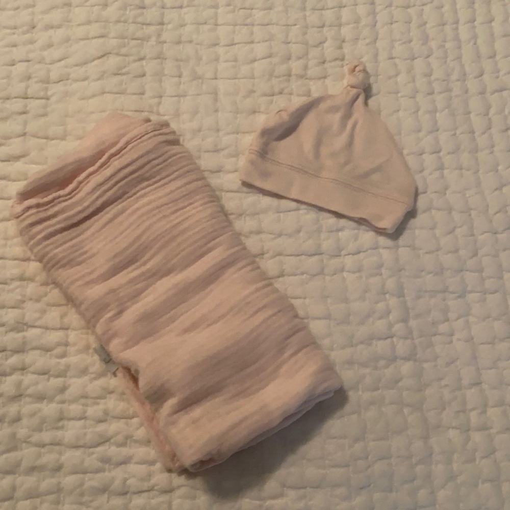 Light Pink Knotted Beanie & Swaddle Set